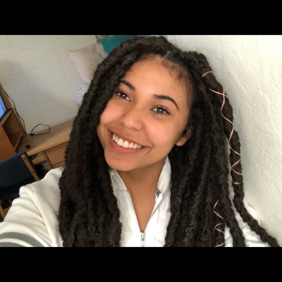 Meet your Posher, Olivia - Picture 1 of 1